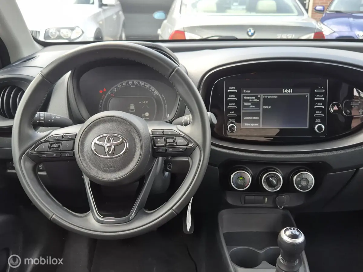 1.0 VVT-i MT Play I Camera I Adap cruise I Lane assist I Airco I Carplay