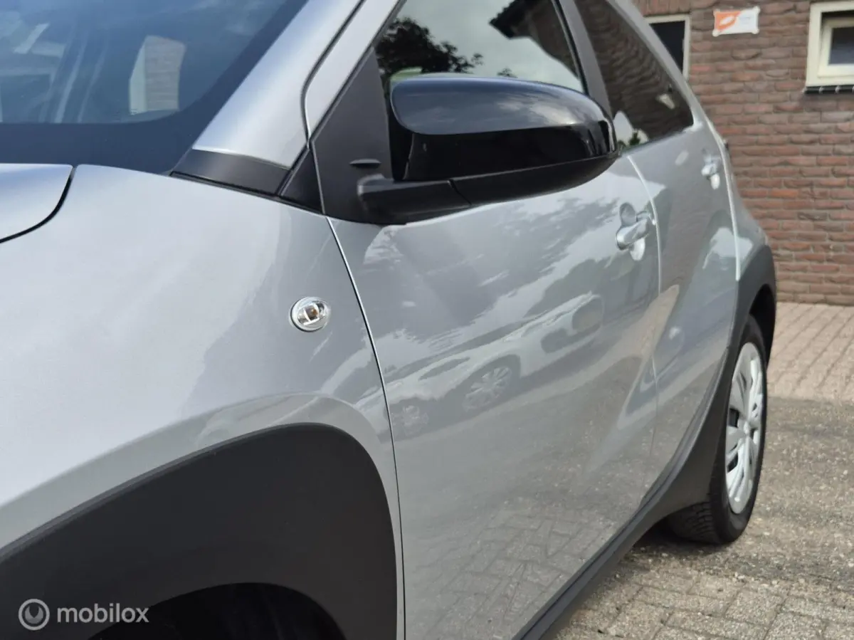 1.0 VVT-i MT Play I Camera I Adap cruise I Lane assist I Airco I Carplay