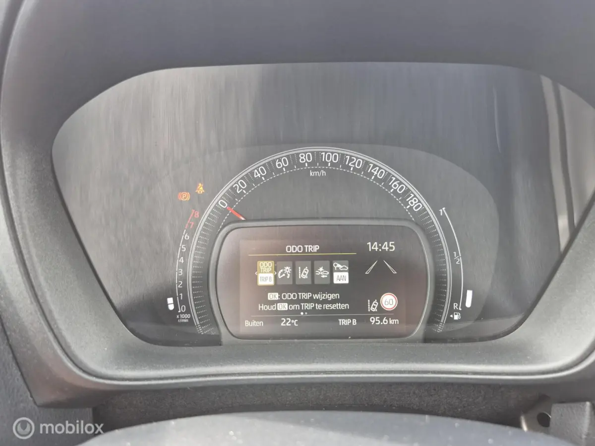 1.0 VVT-i MT Play I Camera I Adap cruise I Lane assist I Airco I Carplay