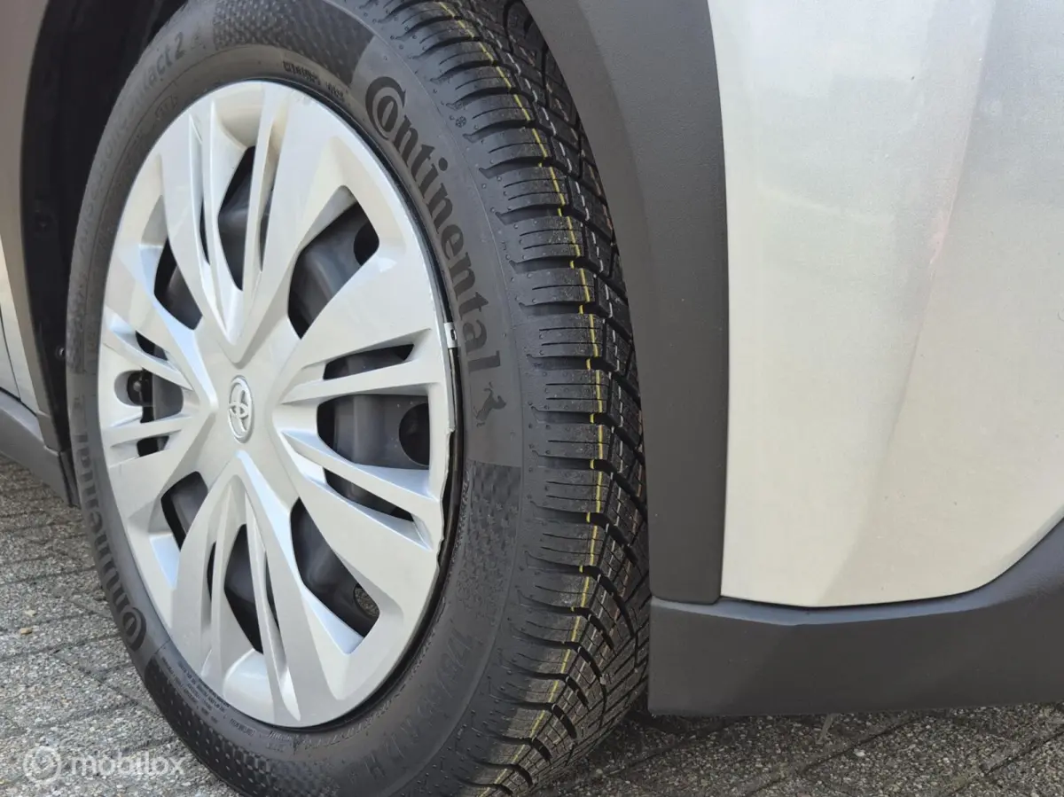 1.0 VVT-i MT Play I Camera I Adap cruise I Lane assist I Airco I Carplay