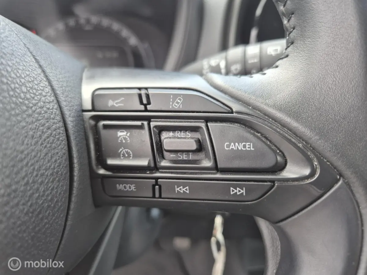 1.0 VVT-i MT Play I Camera I Adap cruise I Lane assist I Airco I Carplay