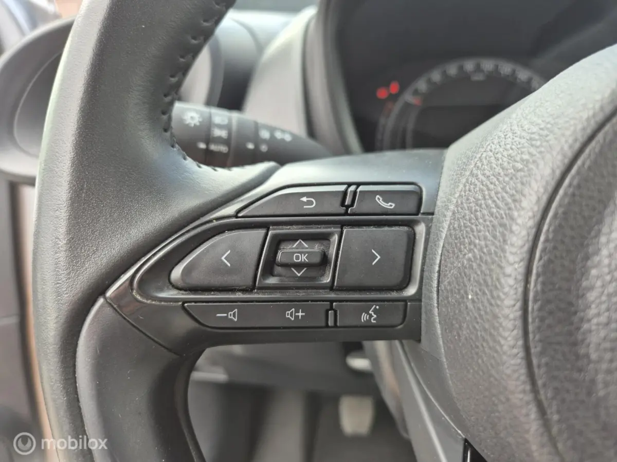 1.0 VVT-i MT Play I Camera I Adap cruise I Lane assist I Airco I Carplay