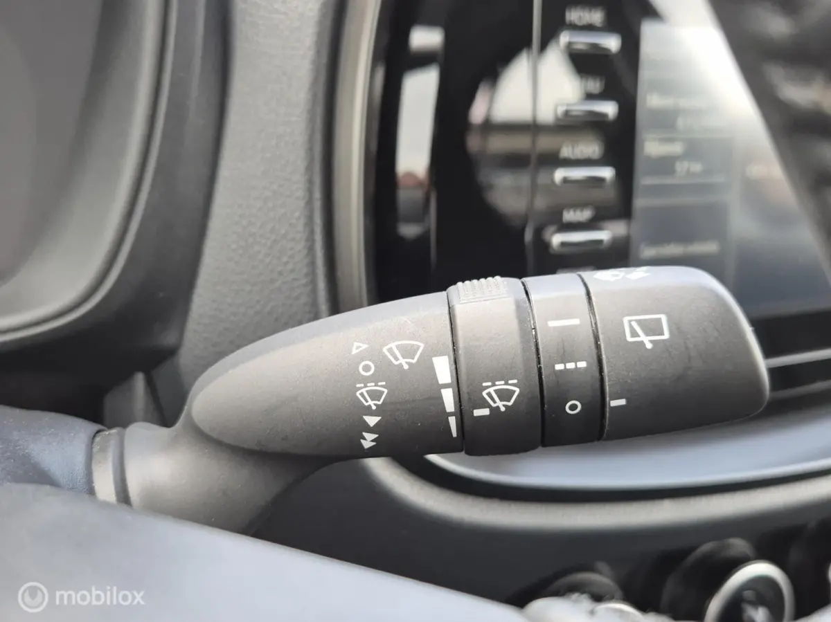 1.0 VVT-i MT Play I Camera I Adap cruise I Lane assist I Airco I Carplay