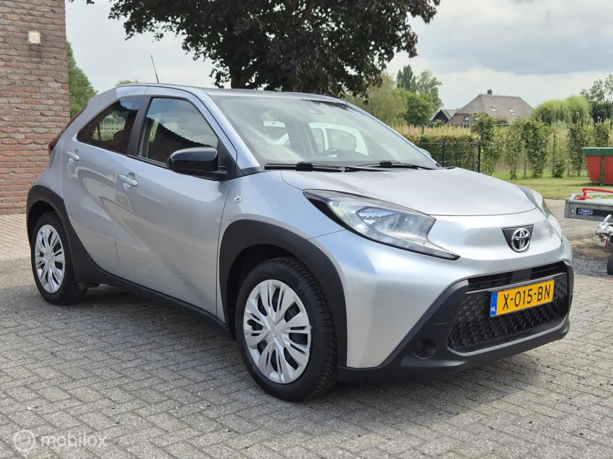1.0 VVT-i MT Play I Camera I Adap cruise I Lane assist I Airco I Carplay