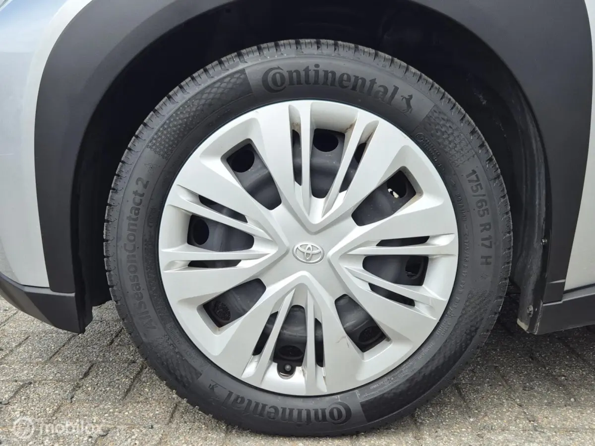 1.0 VVT-i MT Play I Camera I Adap cruise I Lane assist I Airco I Carplay