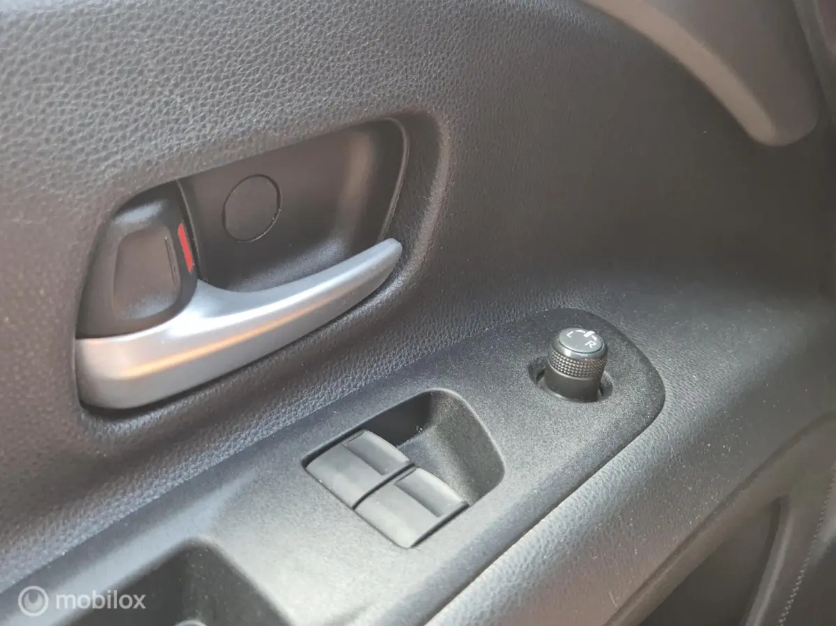 1.0 VVT-i MT Play I Camera I Adap cruise I Lane assist I Airco I Carplay