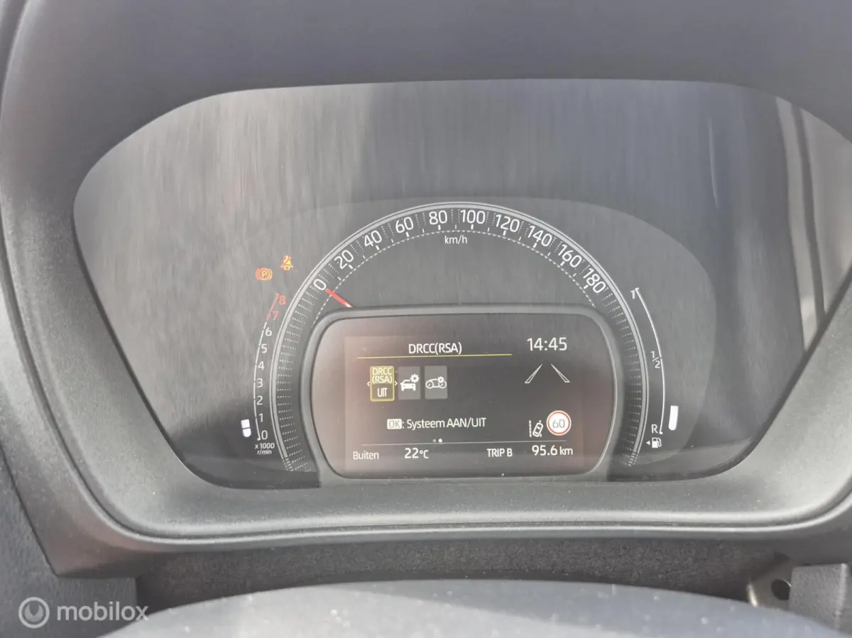 1.0 VVT-i MT Play I Camera I Adap cruise I Lane assist I Airco I Carplay