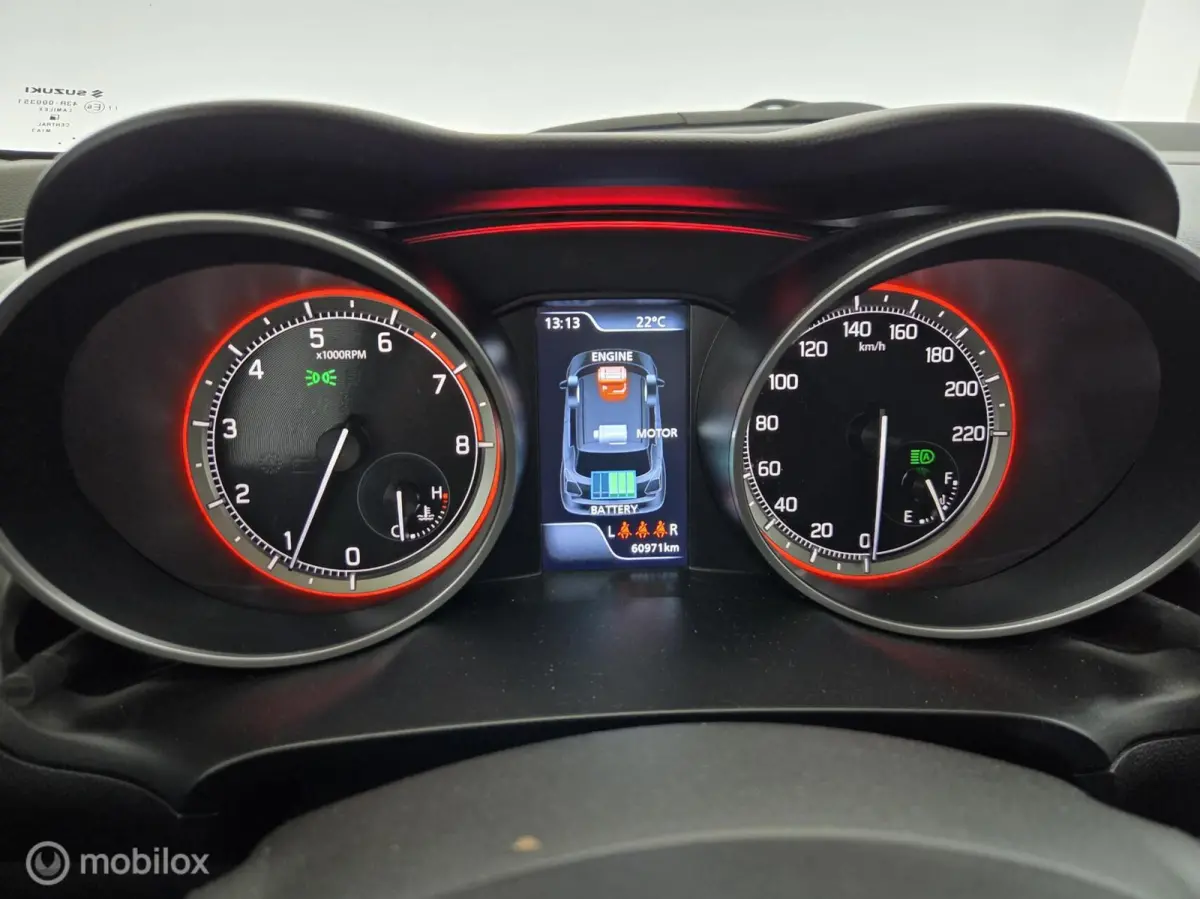 1.2 Select Smart Hybrid nav|cam|dab|lmv16