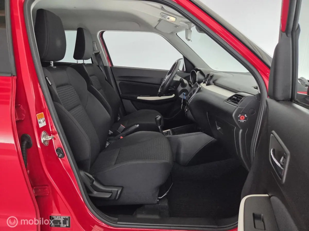 1.2 Select Smart Hybrid nav|cam|dab|lmv16