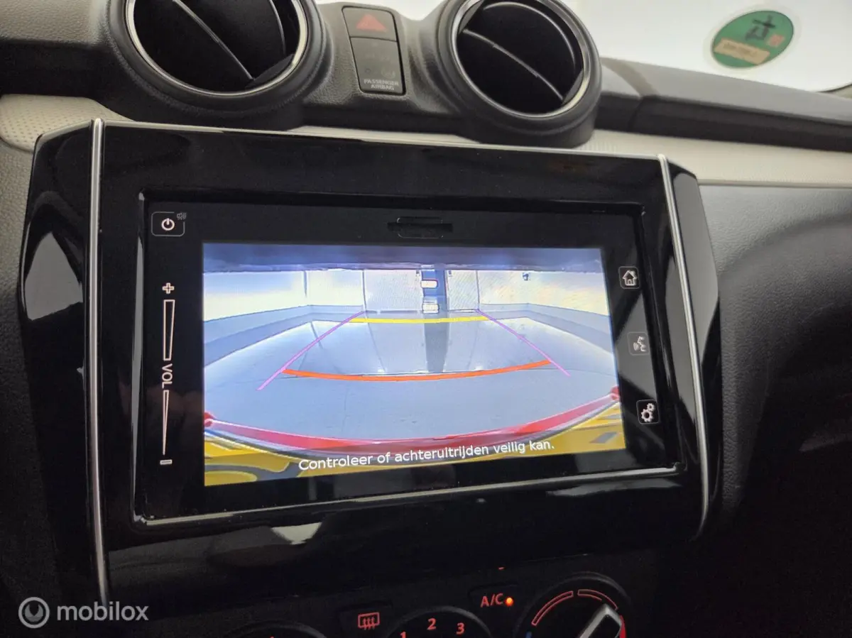 1.2 Select Smart Hybrid nav|cam|dab|lmv16