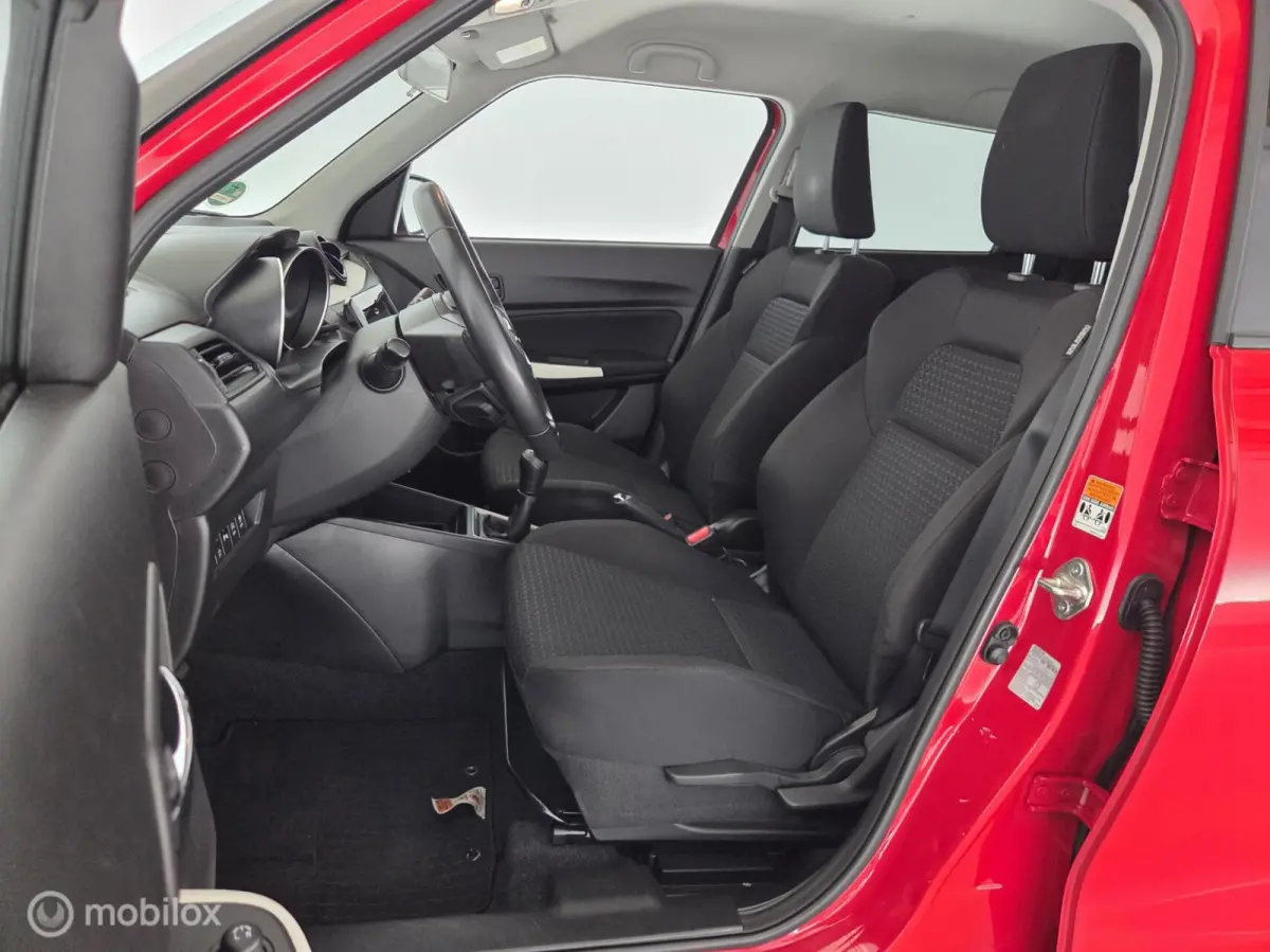 1.2 Select Smart Hybrid nav|cam|dab|lmv16