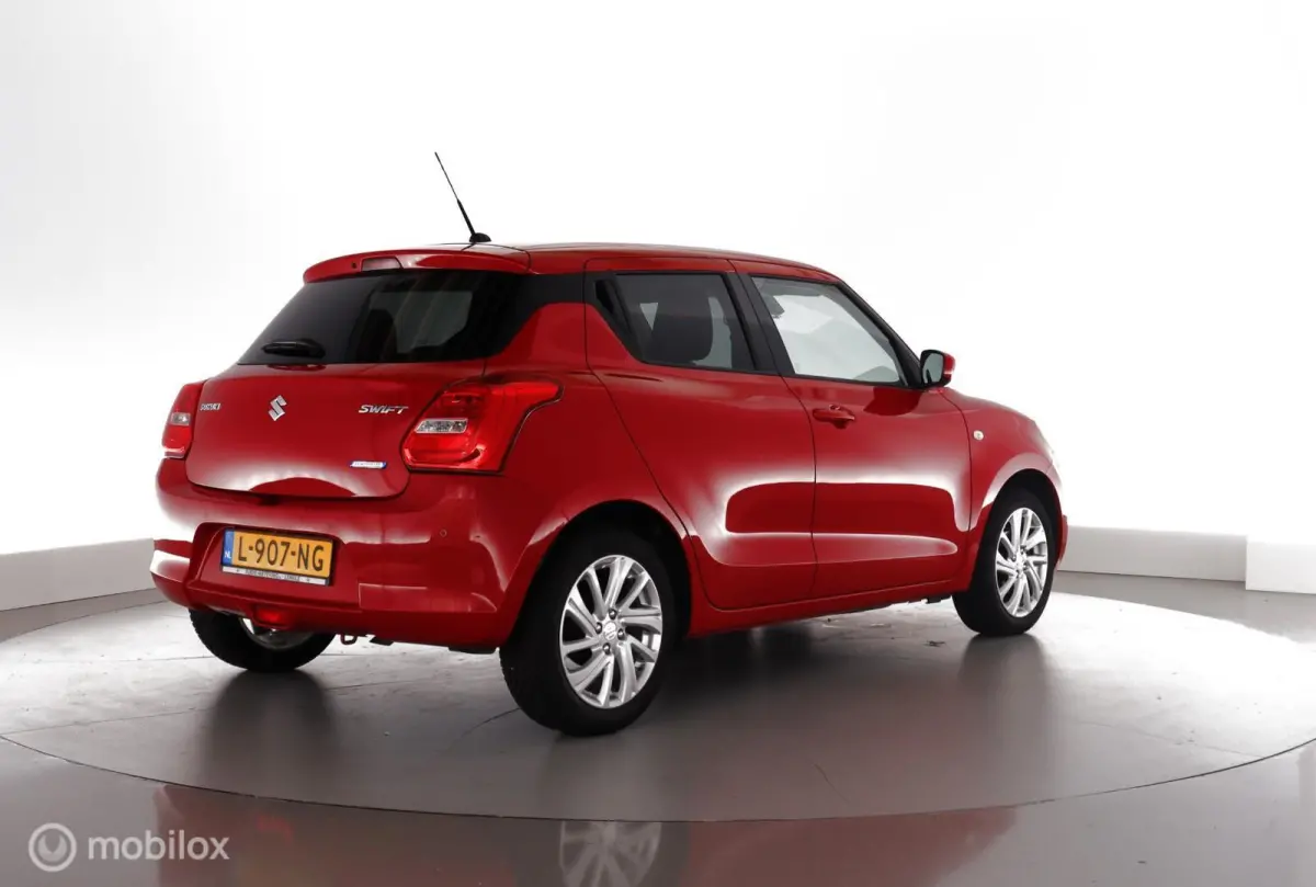 1.2 Select Smart Hybrid nav|cam|dab|lmv16