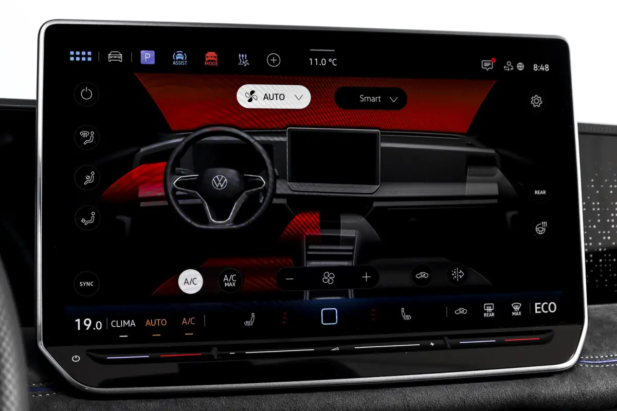 1.5 eHybrid 272PK R-Line Edition | Black Style | 15 inch Navi | Elek. Trekhaak | IQ Light | S/K-Panodak | Dig. Cockpit | Adapt. Cruise | Stoel-+Stuurverw. | 360 Camera | NAV + App. Connect |