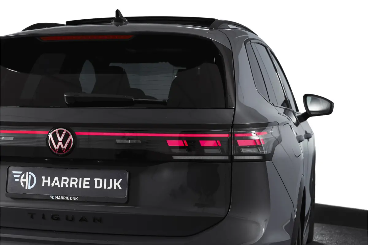 1.5 eHybrid 272PK R-Line Edition | Black Style | 15 inch Navi | Elek. Trekhaak | IQ Light | S/K-Panodak | Dig. Cockpit | Adapt. Cruise | Stoel-+Stuurverw. | 360 Camera | NAV + App. Connect |