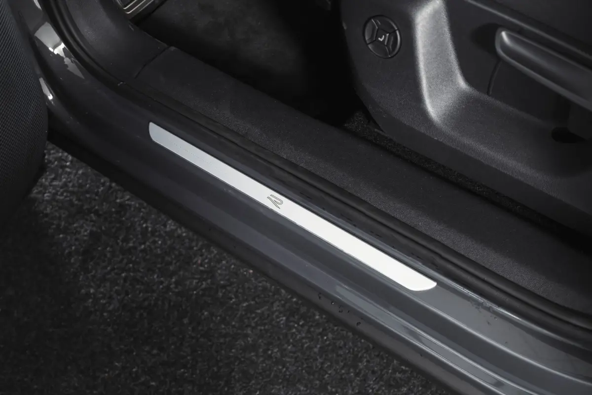 1.5 eHybrid 272PK R-Line Edition | Black Style | 15 inch Navi | Elek. Trekhaak | IQ Light | S/K-Panodak | Dig. Cockpit | Adapt. Cruise | Stoel-+Stuurverw. | 360 Camera | NAV + App. Connect |