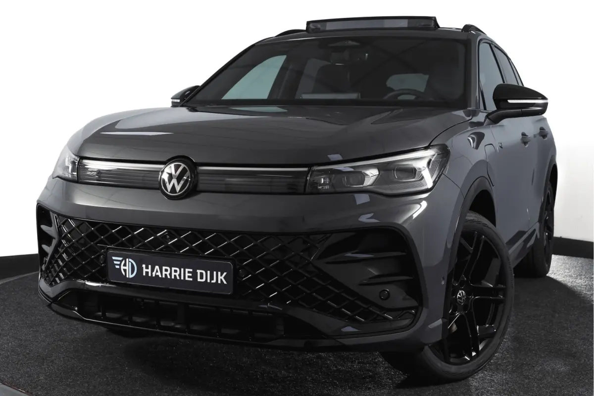 1.5 eHybrid 272PK R-Line Edition | Black Style | 15 inch Navi | Elek. Trekhaak | IQ Light | S/K-Panodak | Dig. Cockpit | Adapt. Cruise | Stoel-+Stuurverw. | 360 Camera | NAV + App. Connect |