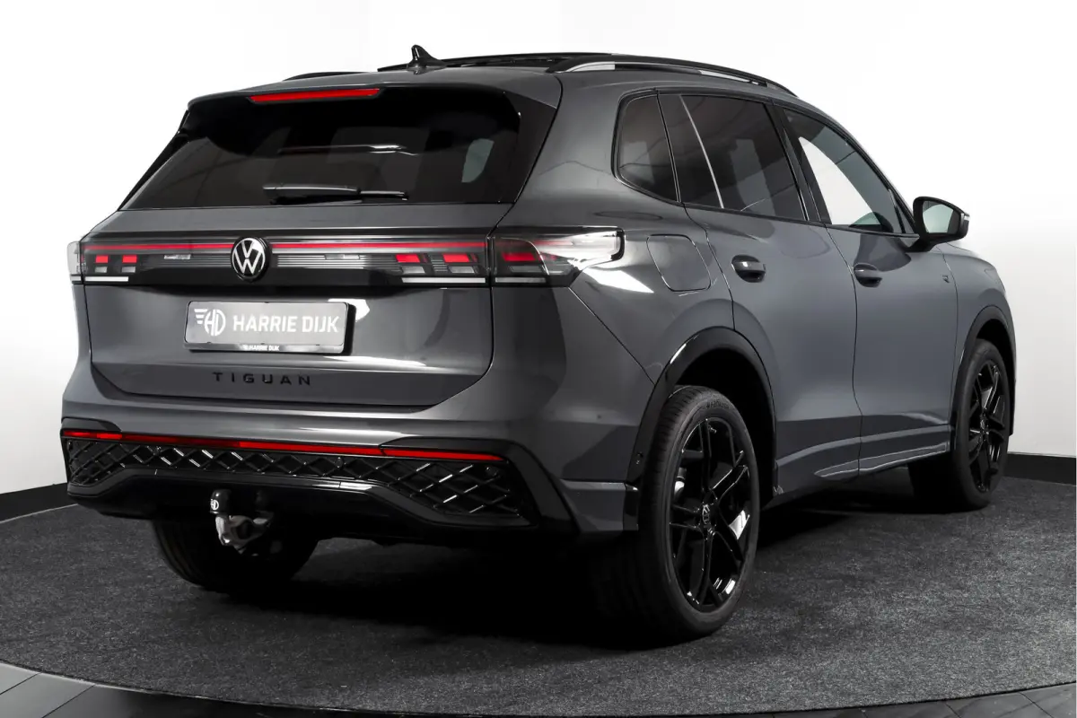 1.5 eHybrid 272PK R-Line Edition | Black Style | 15 inch Navi | Elek. Trekhaak | IQ Light | S/K-Panodak | Dig. Cockpit | Adapt. Cruise | Stoel-+Stuurverw. | 360 Camera | NAV + App. Connect |
