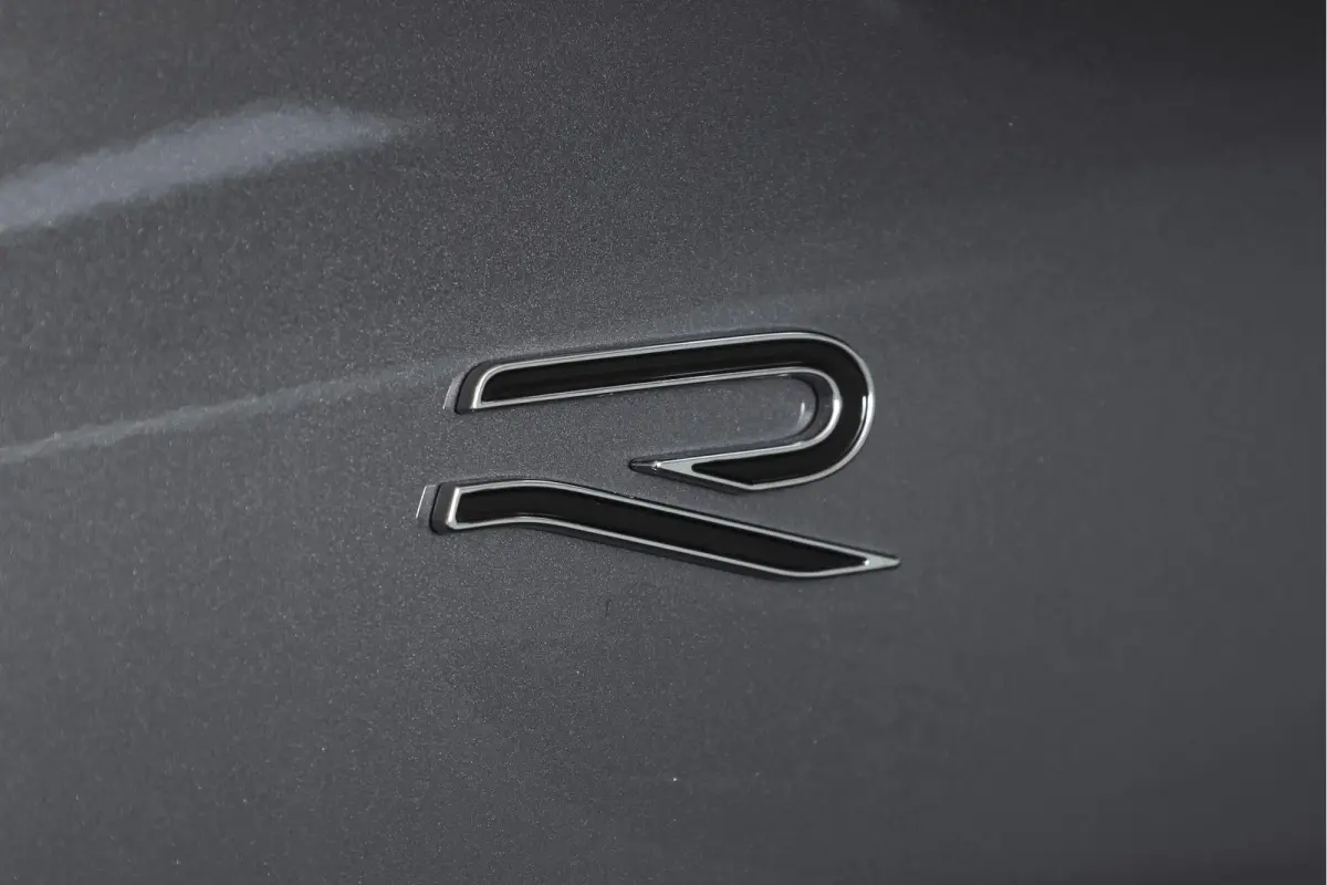 1.5 eHybrid 272PK R-Line Edition | Black Style | 15 inch Navi | Elek. Trekhaak | IQ Light | S/K-Panodak | Dig. Cockpit | Adapt. Cruise | Stoel-+Stuurverw. | 360 Camera | NAV + App. Connect |