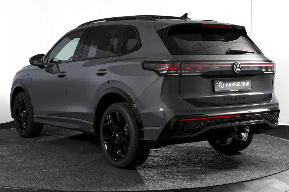 1.5 eHybrid 272PK R-Line Edition | Black Style | 15 inch Navi | Elek. Trekhaak | IQ Light | S/K-Panodak | Dig. Cockpit | Adapt. Cruise | Stoel-+Stuurverw. | 360 Camera | NAV + App. Connect |