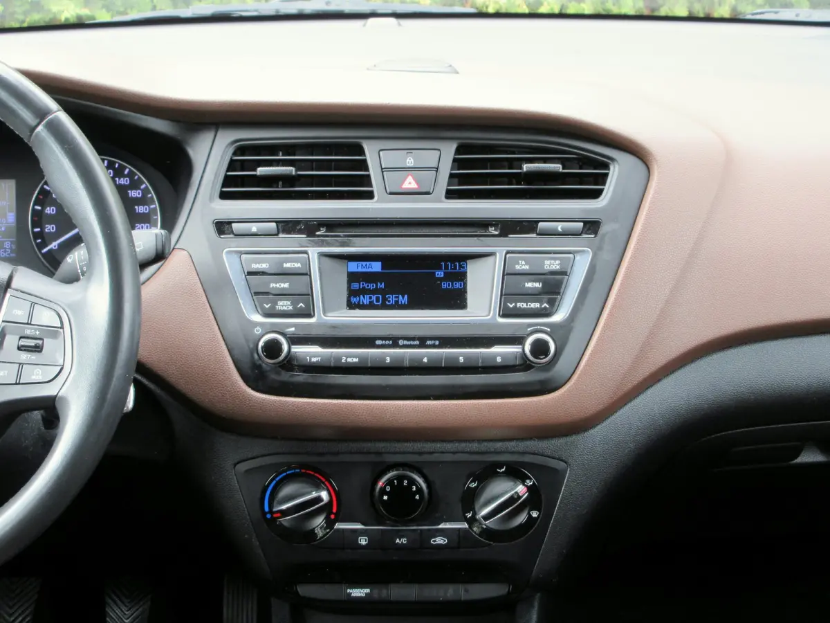 1.0 T-GDI i-Motion * Airco * Pdc * Cruise *