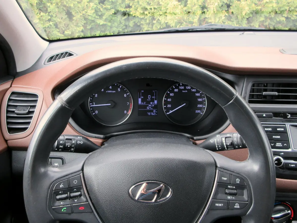 1.0 T-GDI i-Motion * Airco * Pdc * Cruise *