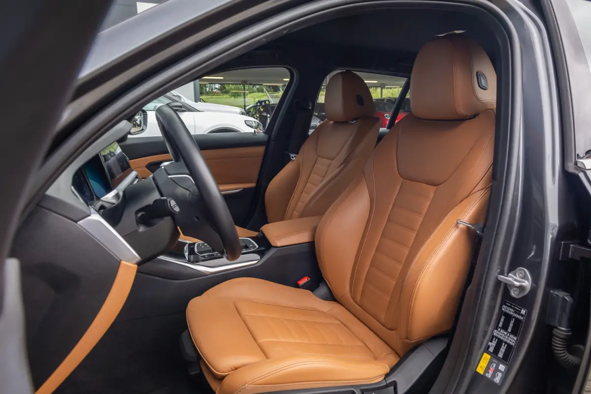 330e eDrive Edition | leder | Stoelverwarming | Digitaal dashboard | Navigatie | Keyless | Apple Carplay/Android Auto | Elektrisch bedienbare achterklep | NL-auto | Apple Carplay/Android Aut
