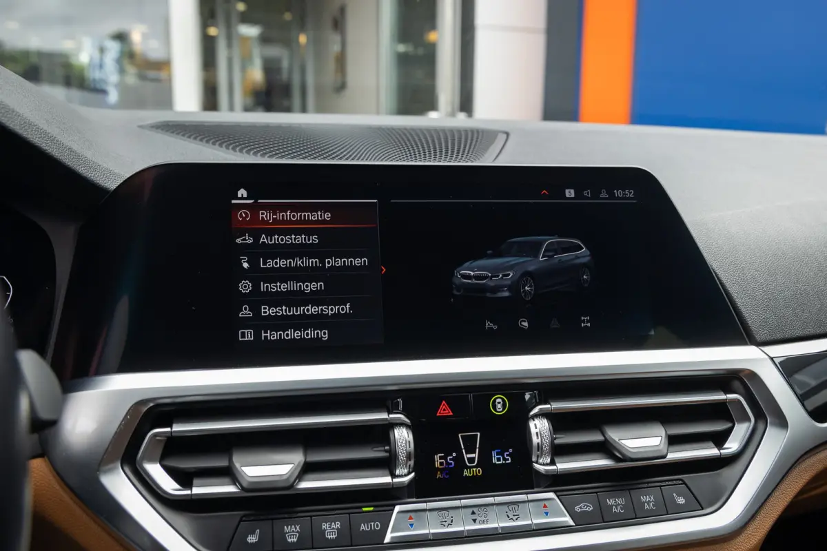 330e eDrive Edition | leder | Stoelverwarming | Digitaal dashboard | Navigatie | Keyless | Apple Carplay/Android Auto | Elektrisch bedienbare achterklep | NL-auto | Apple Carplay/Android Aut