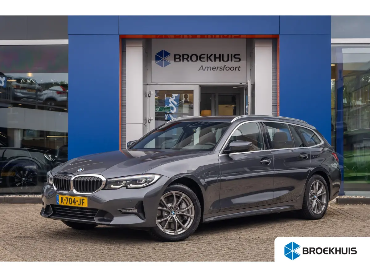 330e eDrive Edition | leder | Stoelverwarming | Digitaal dashboard | Navigatie | Keyless | Apple Carplay/Android Auto | Elektrisch bedienbare achterklep | NL-auto | Apple Carplay/Android Aut