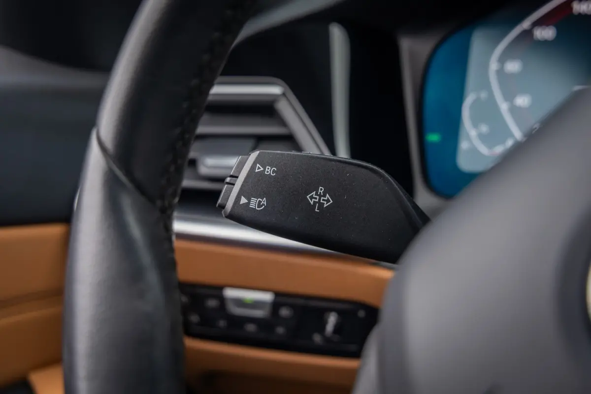 330e eDrive Edition | leder | Stoelverwarming | Digitaal dashboard | Navigatie | Keyless | Apple Carplay/Android Auto | Elektrisch bedienbare achterklep | NL-auto | Apple Carplay/Android Aut