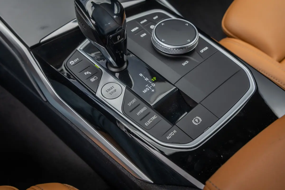 330e eDrive Edition | leder | Stoelverwarming | Digitaal dashboard | Navigatie | Keyless | Apple Carplay/Android Auto | Elektrisch bedienbare achterklep | NL-auto | Apple Carplay/Android Aut