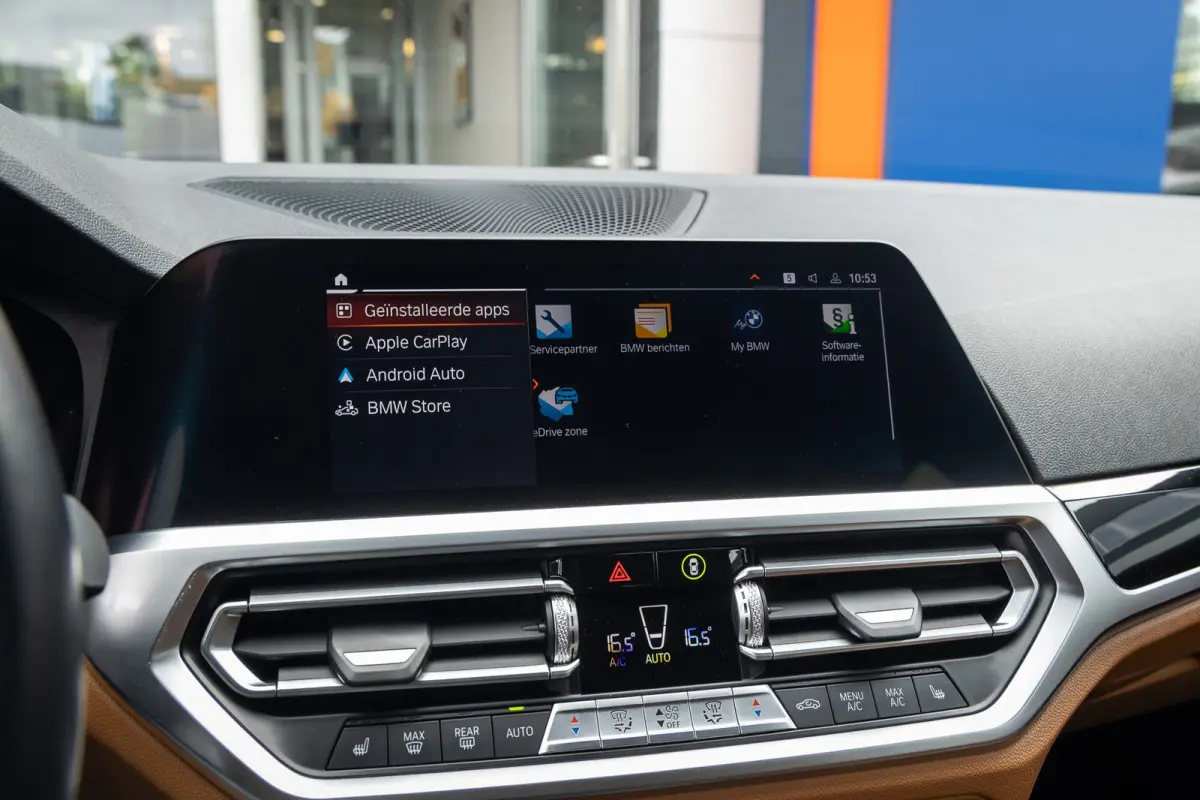 330e eDrive Edition | leder | Stoelverwarming | Digitaal dashboard | Navigatie | Keyless | Apple Carplay/Android Auto | Elektrisch bedienbare achterklep | NL-auto | Apple Carplay/Android Aut