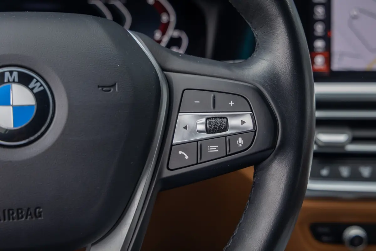 330e eDrive Edition | leder | Stoelverwarming | Digitaal dashboard | Navigatie | Keyless | Apple Carplay/Android Auto | Elektrisch bedienbare achterklep | NL-auto | Apple Carplay/Android Aut
