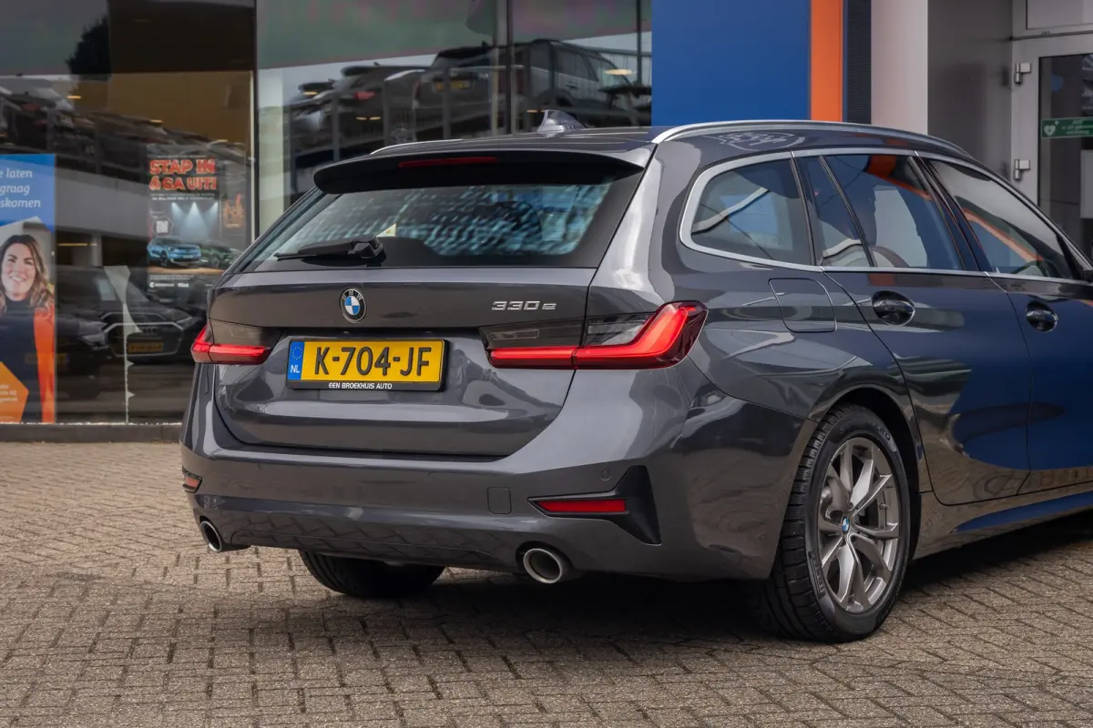 330e eDrive Edition | leder | Stoelverwarming | Digitaal dashboard | Navigatie | Keyless | Apple Carplay/Android Auto | Elektrisch bedienbare achterklep | NL-auto | Apple Carplay/Android Aut
