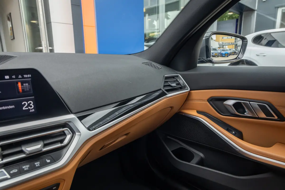 330e eDrive Edition | leder | Stoelverwarming | Digitaal dashboard | Navigatie | Keyless | Apple Carplay/Android Auto | Elektrisch bedienbare achterklep | NL-auto | Apple Carplay/Android Aut