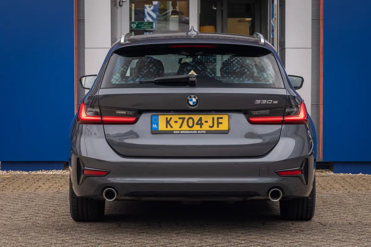 330e eDrive Edition | leder | Stoelverwarming | Digitaal dashboard | Navigatie | Keyless | Apple Carplay/Android Auto | Elektrisch bedienbare achterklep | NL-auto | Apple Carplay/Android Aut