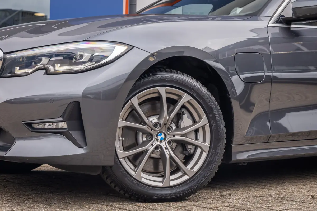 330e eDrive Edition | leder | Stoelverwarming | Digitaal dashboard | Navigatie | Keyless | Apple Carplay/Android Auto | Elektrisch bedienbare achterklep | NL-auto | Apple Carplay/Android Aut
