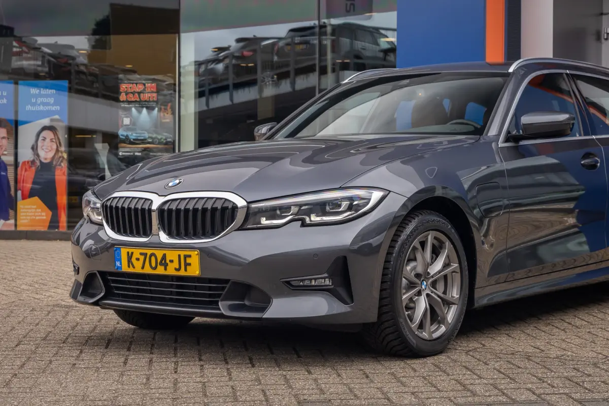 330e eDrive Edition | leder | Stoelverwarming | Digitaal dashboard | Navigatie | Keyless | Apple Carplay/Android Auto | Elektrisch bedienbare achterklep | NL-auto | Apple Carplay/Android Aut