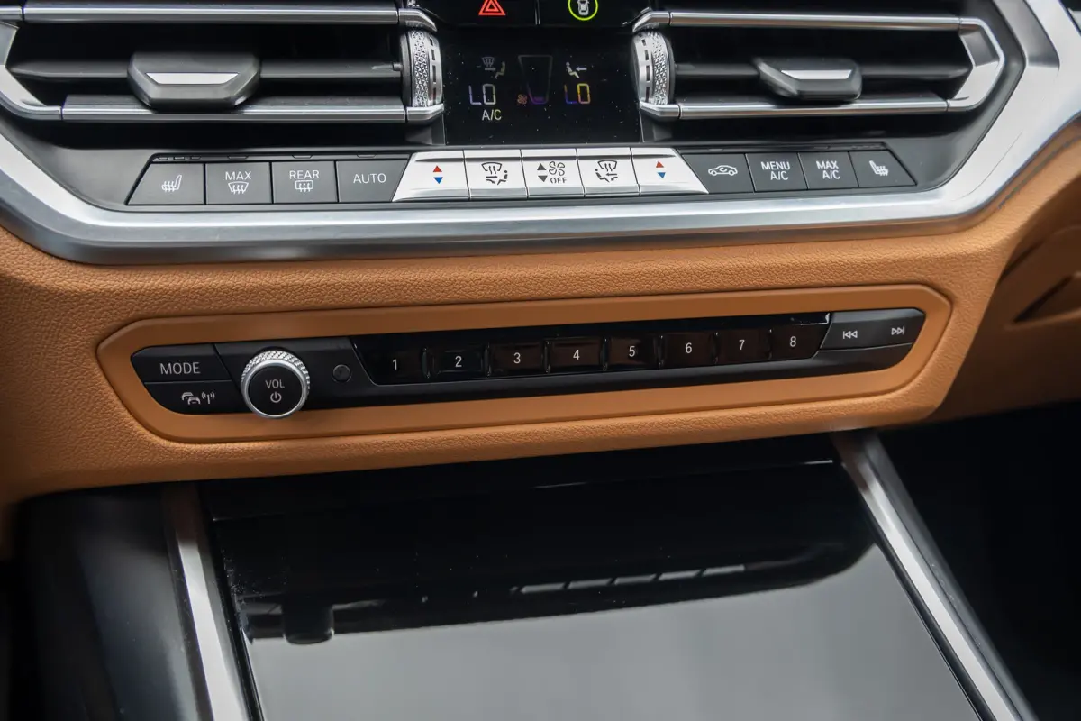 330e eDrive Edition | leder | Stoelverwarming | Digitaal dashboard | Navigatie | Keyless | Apple Carplay/Android Auto | Elektrisch bedienbare achterklep | NL-auto | Apple Carplay/Android Aut