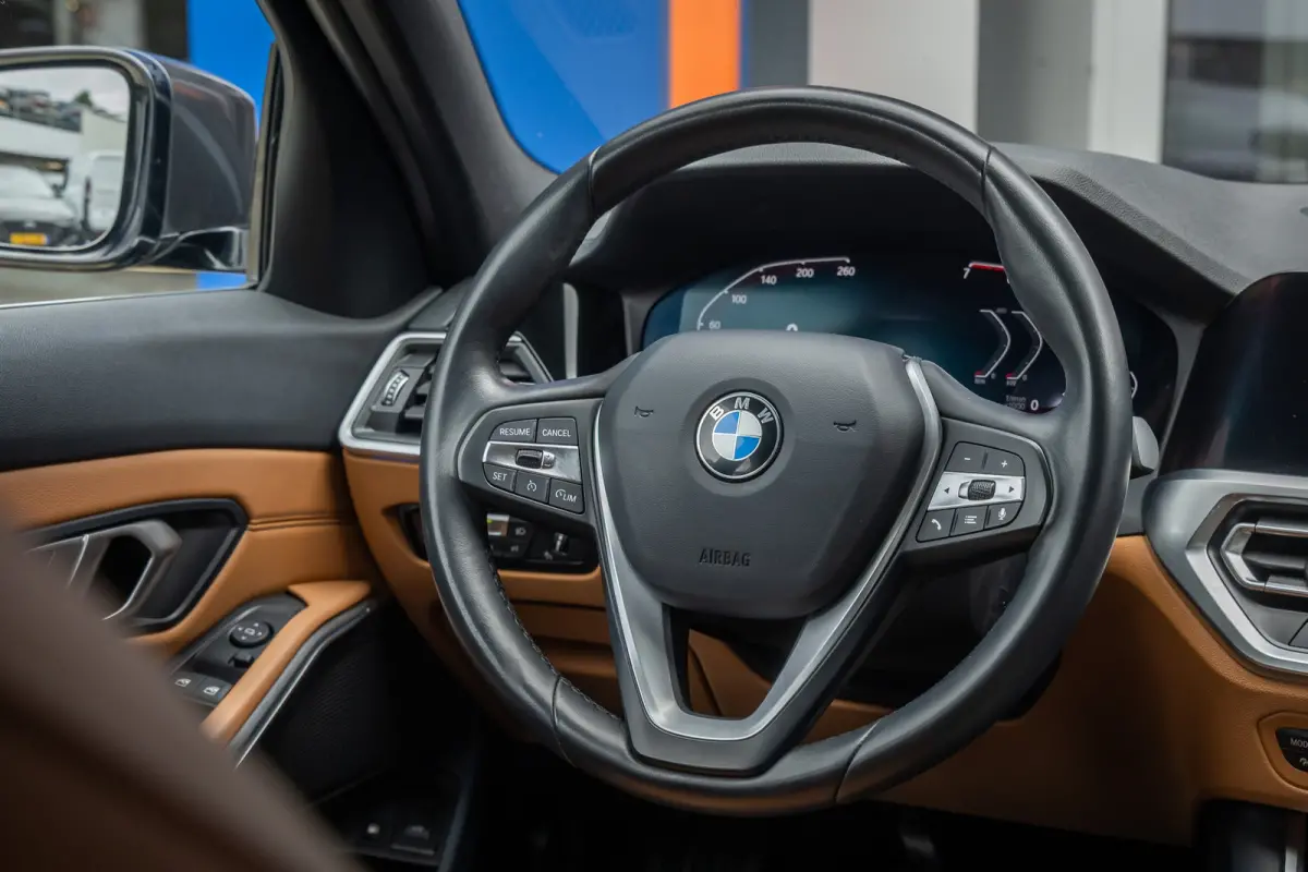 330e eDrive Edition | leder | Stoelverwarming | Digitaal dashboard | Navigatie | Keyless | Apple Carplay/Android Auto | Elektrisch bedienbare achterklep | NL-auto | Apple Carplay/Android Aut