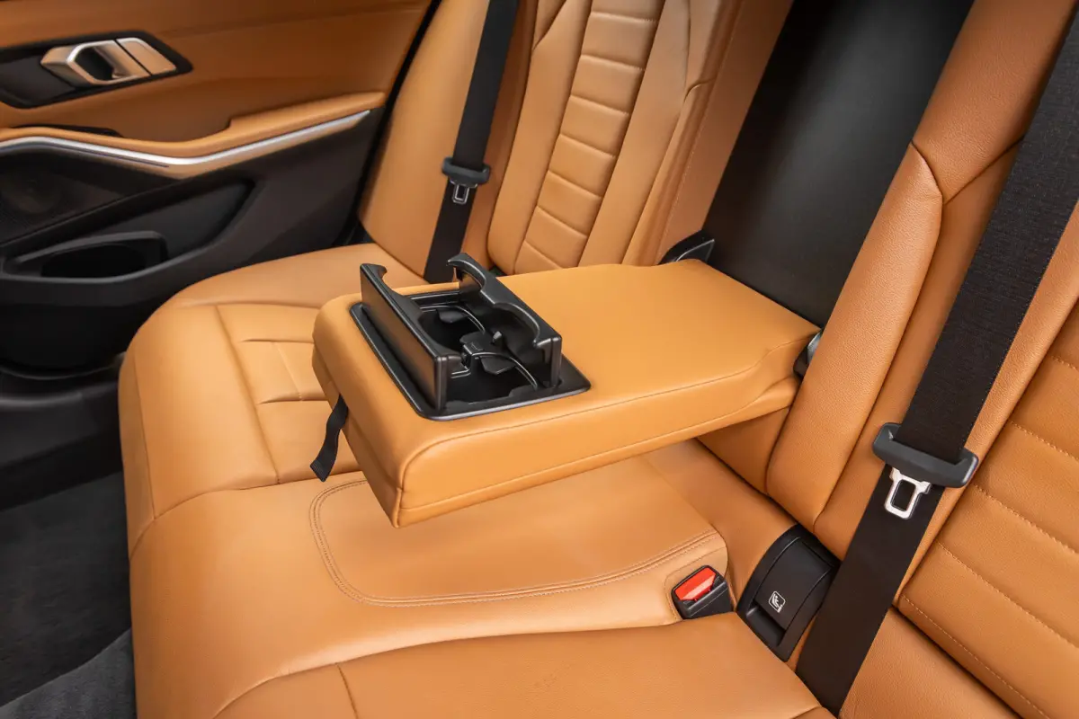 330e eDrive Edition | leder | Stoelverwarming | Digitaal dashboard | Navigatie | Keyless | Apple Carplay/Android Auto | Elektrisch bedienbare achterklep | NL-auto | Apple Carplay/Android Aut