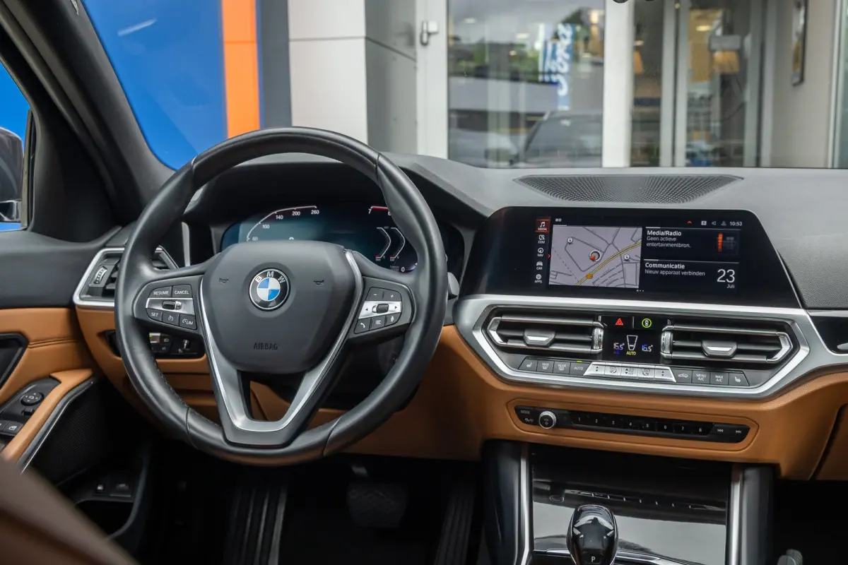 330e eDrive Edition | leder | Stoelverwarming | Digitaal dashboard | Navigatie | Keyless | Apple Carplay/Android Auto | Elektrisch bedienbare achterklep | NL-auto | Apple Carplay/Android Aut