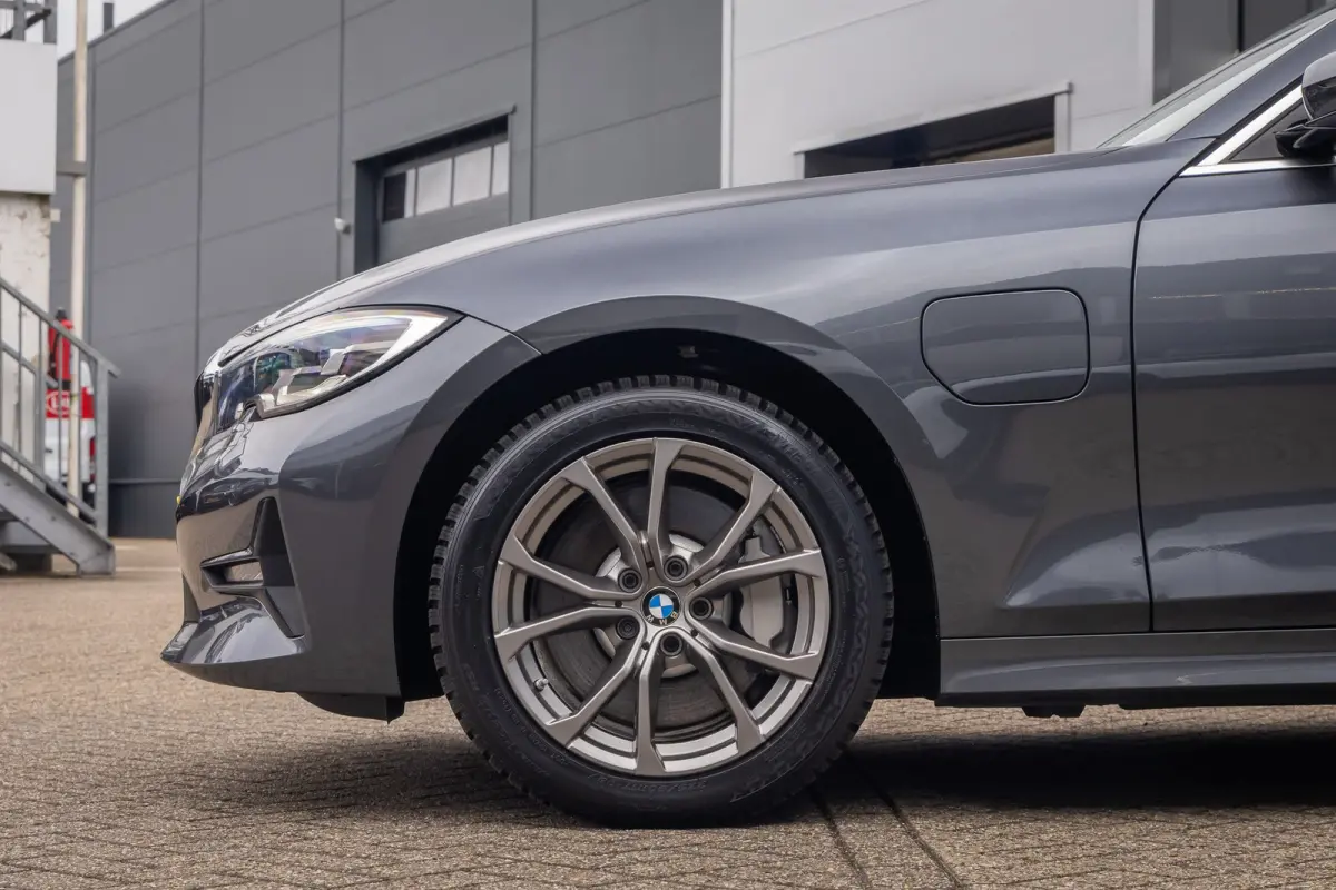 330e eDrive Edition | leder | Stoelverwarming | Digitaal dashboard | Navigatie | Keyless | Apple Carplay/Android Auto | Elektrisch bedienbare achterklep | NL-auto | Apple Carplay/Android Aut