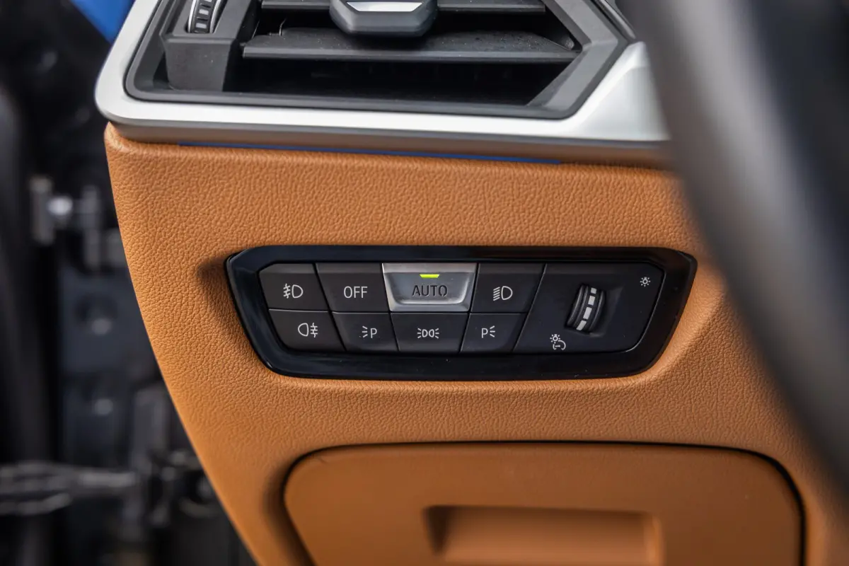 330e eDrive Edition | leder | Stoelverwarming | Digitaal dashboard | Navigatie | Keyless | Apple Carplay/Android Auto | Elektrisch bedienbare achterklep | NL-auto | Apple Carplay/Android Aut