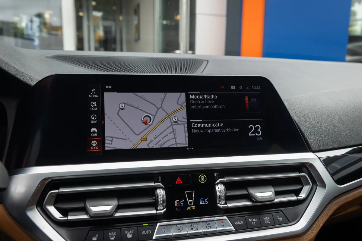 330e eDrive Edition | leder | Stoelverwarming | Digitaal dashboard | Navigatie | Keyless | Apple Carplay/Android Auto | Elektrisch bedienbare achterklep | NL-auto | Apple Carplay/Android Aut