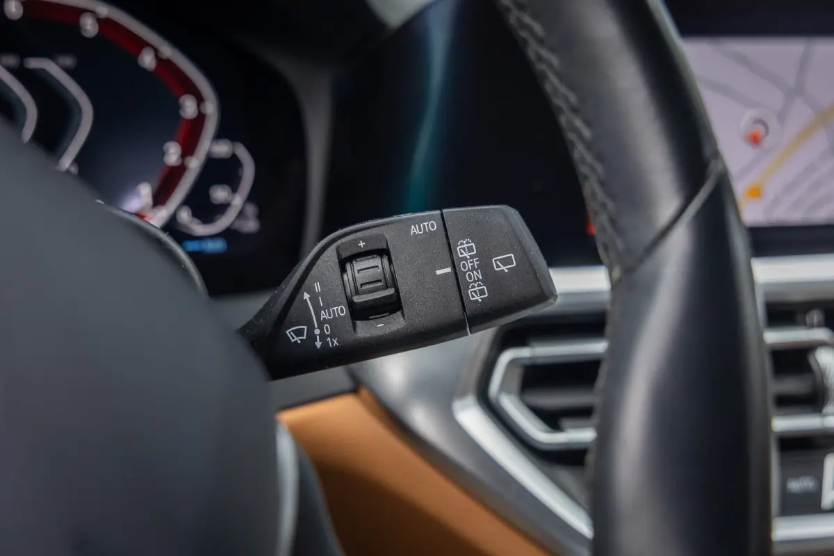 330e eDrive Edition | leder | Stoelverwarming | Digitaal dashboard | Navigatie | Keyless | Apple Carplay/Android Auto | Elektrisch bedienbare achterklep | NL-auto | Apple Carplay/Android Aut