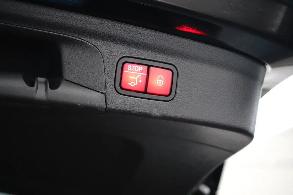 350 e 4MATIC Premium Plus Panoramadak | Burmester | 360 Camera | | Audio installatie premium | Elektrisch bedienbare achterklep met sensorsturing | Elektrisch glazen panorama-dak