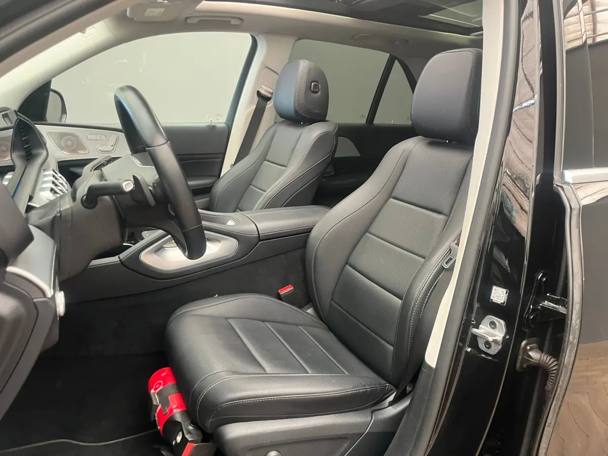 350 e 4MATIC Premium Plus Panoramadak | Burmester | 360 Camera | | Audio installatie premium | Elektrisch bedienbare achterklep met sensorsturing | Elektrisch glazen panorama-dak