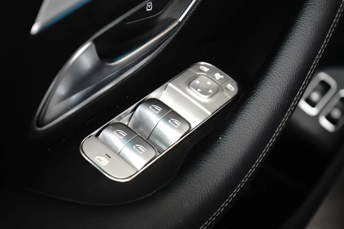 350 e 4MATIC Premium Plus Panoramadak | Burmester | 360 Camera | | Audio installatie premium | Elektrisch bedienbare achterklep met sensorsturing | Elektrisch glazen panorama-dak
