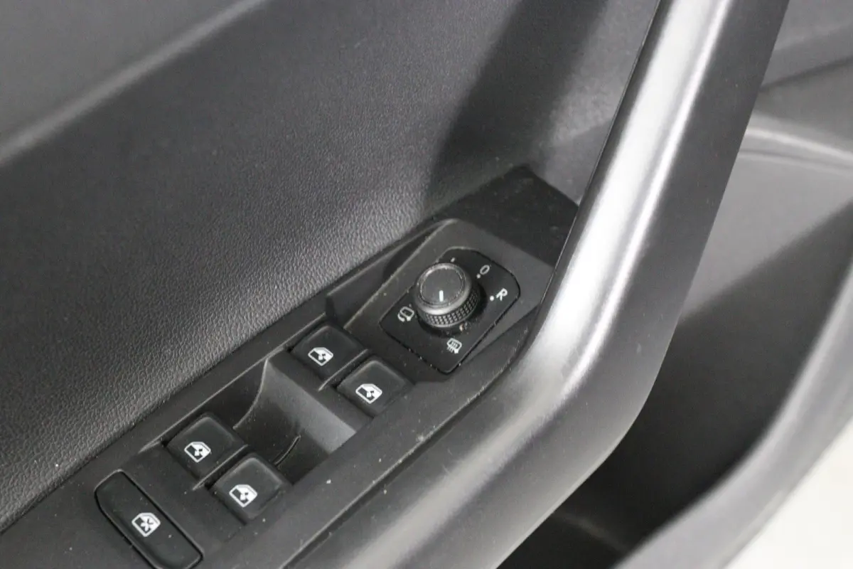 1.0 TSI Life Business | 1e Eigenaar! | Dealer Onderhouden | LED | Navi By App | Clima | Stoelverwarminig | Cruise Adaptive | Lichtmetalen Velgen | Parkeersensoren V+A