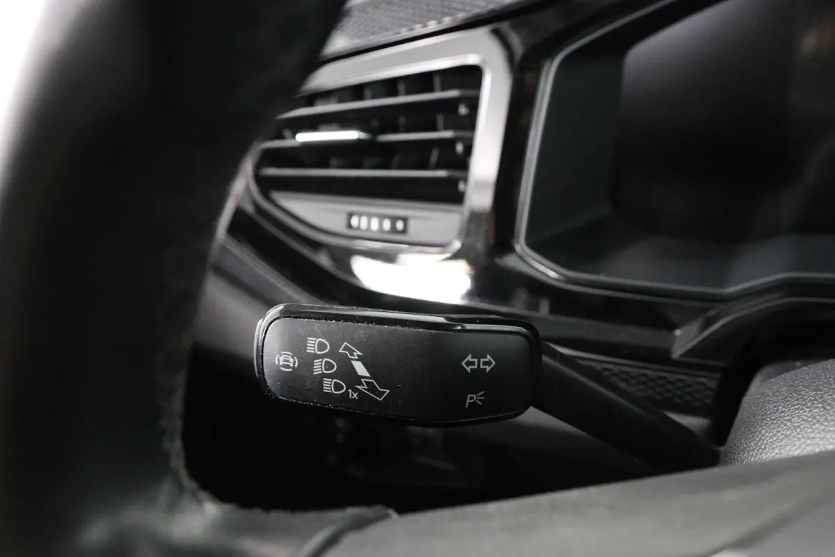 1.0 TSI Life Business | 1e Eigenaar! | Dealer Onderhouden | LED | Navi By App | Clima | Stoelverwarminig | Cruise Adaptive | Lichtmetalen Velgen | Parkeersensoren V+A